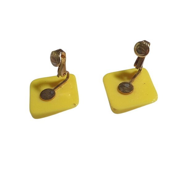 Vintage Yellow Square Clip On Earrings Retro Style Jewelry Costume Granny Core - Picture 3 of 4
